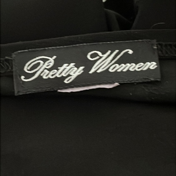 Pretty Women Henley Black 3/4 Sleeve Rounded Hem Top - Picture 11 of 11